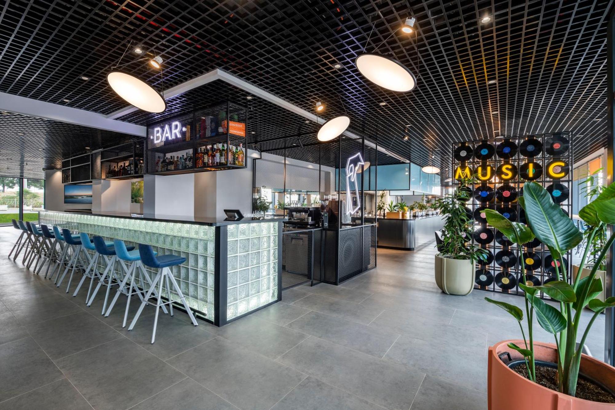 Ibis Tbilisi Airport Hotell Exteriör bild