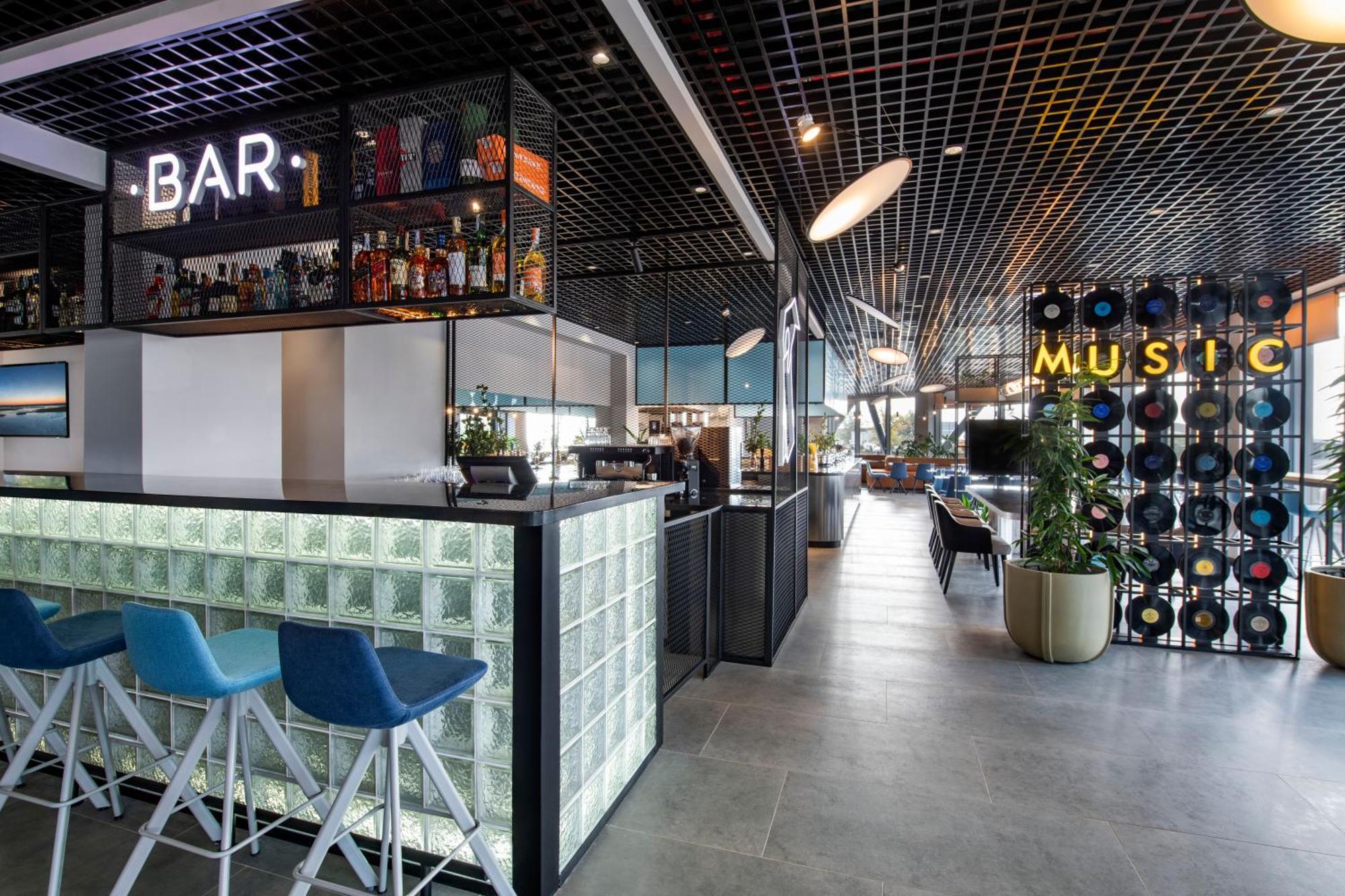 Ibis Tbilisi Airport Hotell Exteriör bild