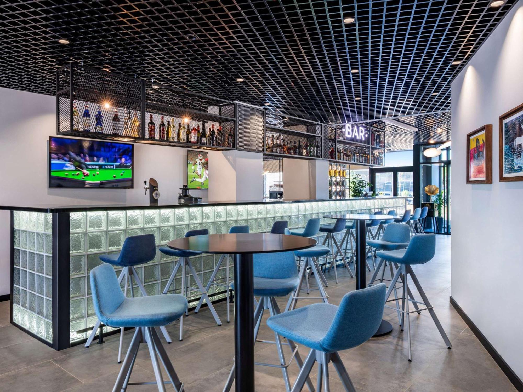 Ibis Tbilisi Airport Hotell Exteriör bild