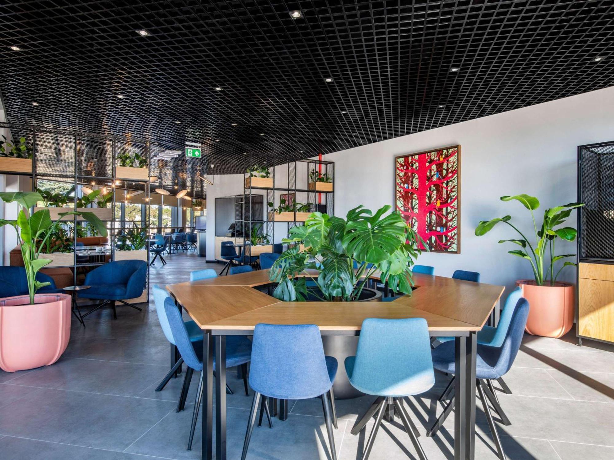 Ibis Tbilisi Airport Hotell Exteriör bild