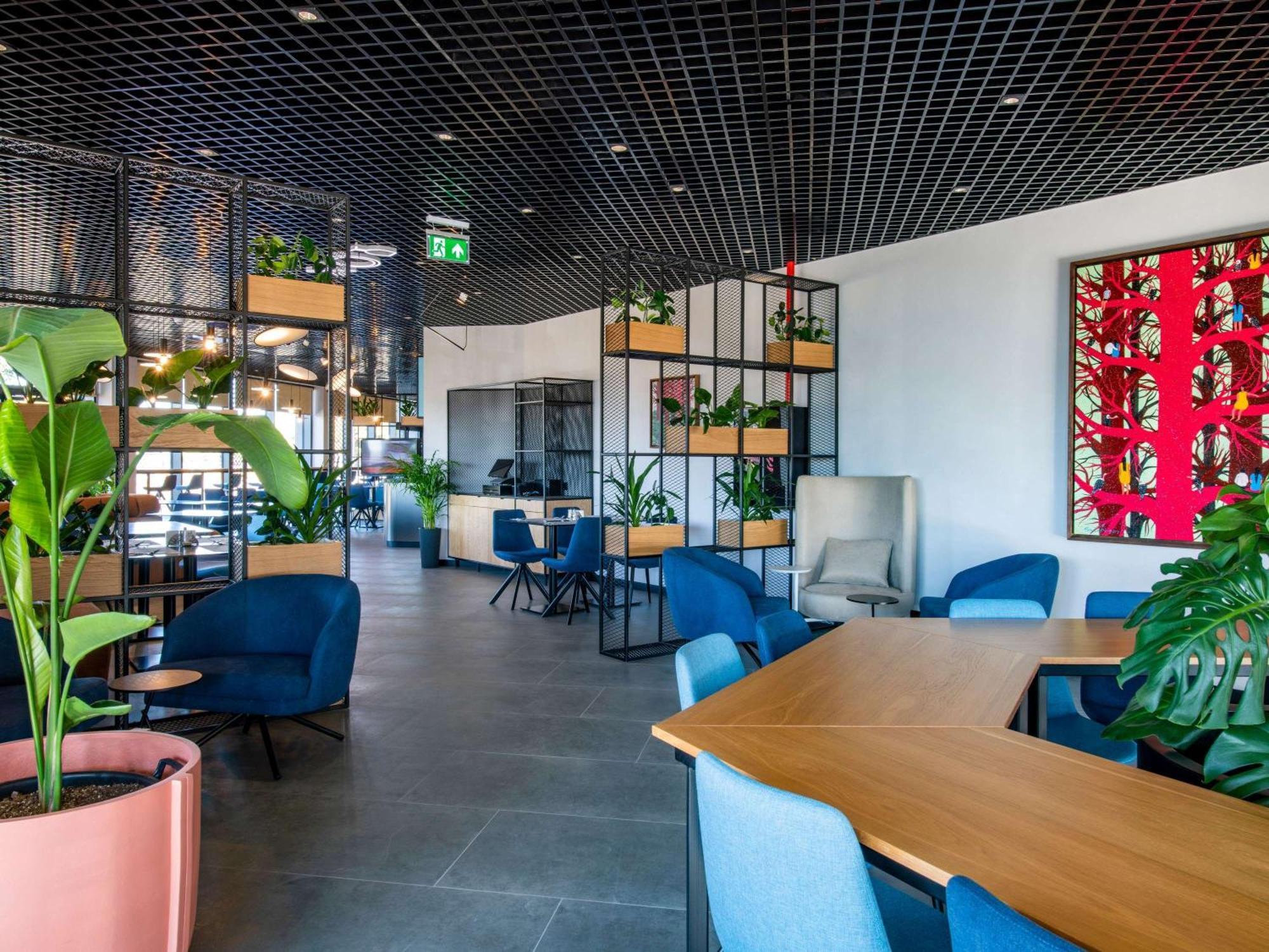 Ibis Tbilisi Airport Hotell Exteriör bild